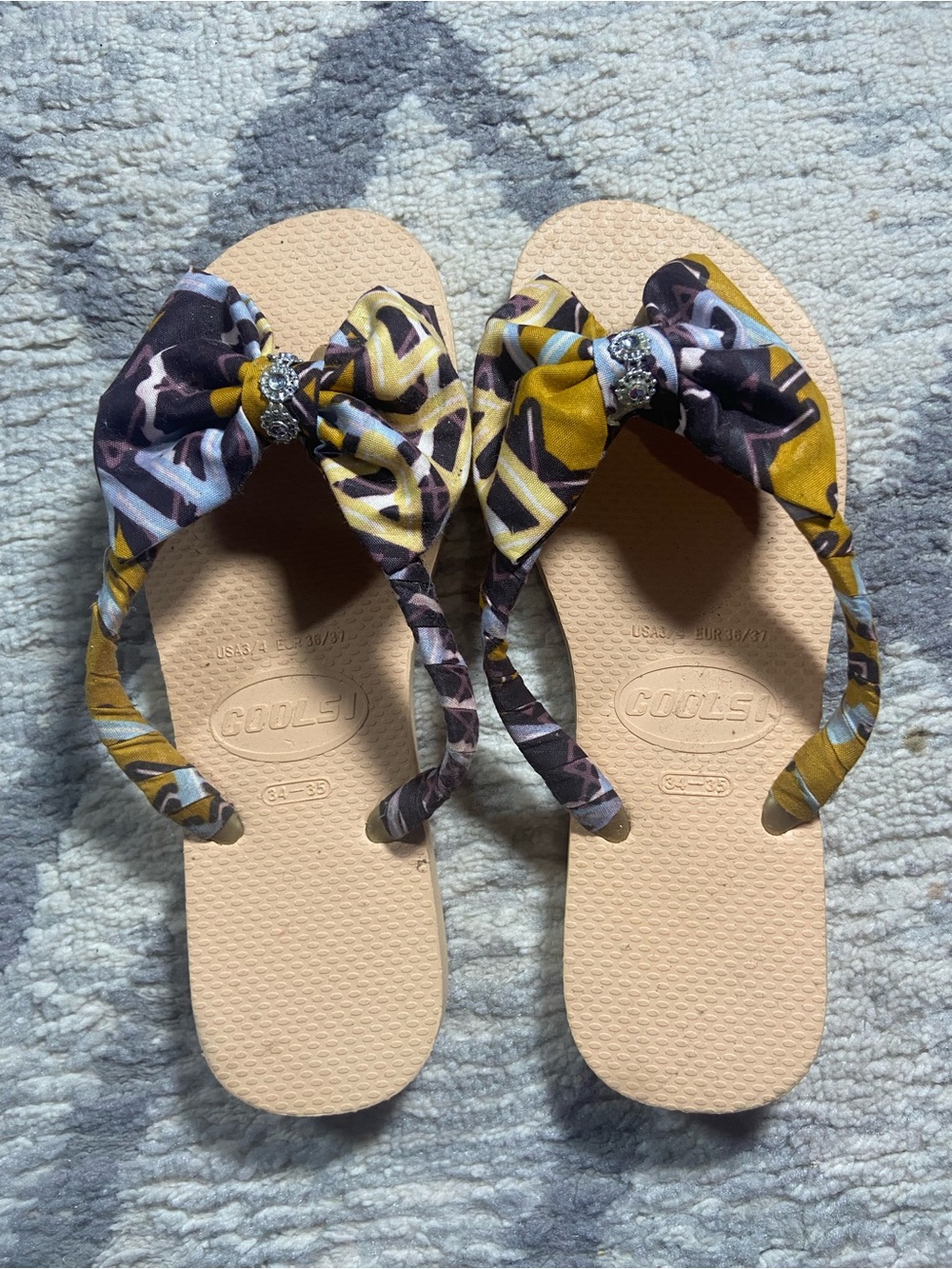 Girls' Patterned Bow Flip Flops in Yellow and Brown